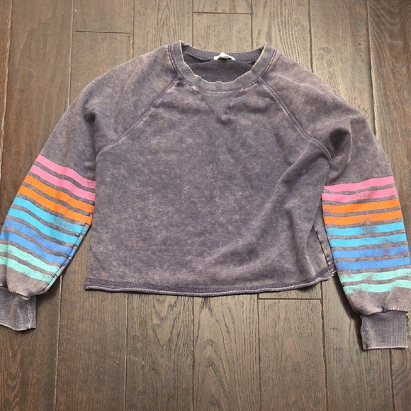 Evereve Tops - Evereve Charcoal Cropped Top Sweatshirt Size Medium